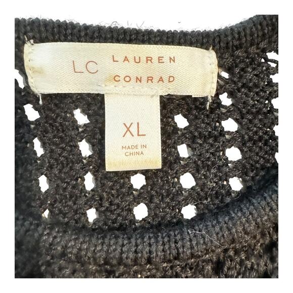 LC Women’s Cold Shoulder Crochet Sweater shark Bite Hem & Keyhole Back XL - Picture 3 of 8